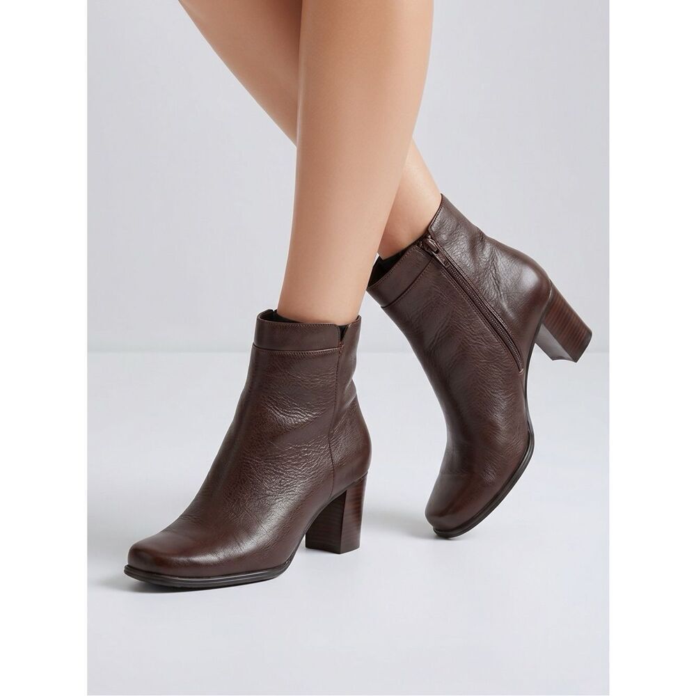 BROWN LEATHER ANKLE BOOTS SIZE 8.5 St. JOHN’s BAY